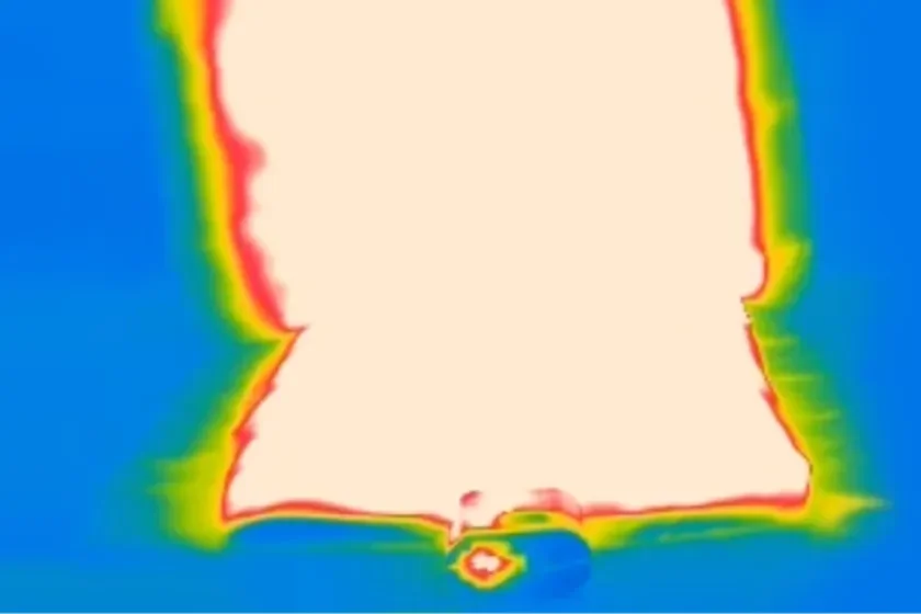 60℃/30分使用後の布団の熱画像