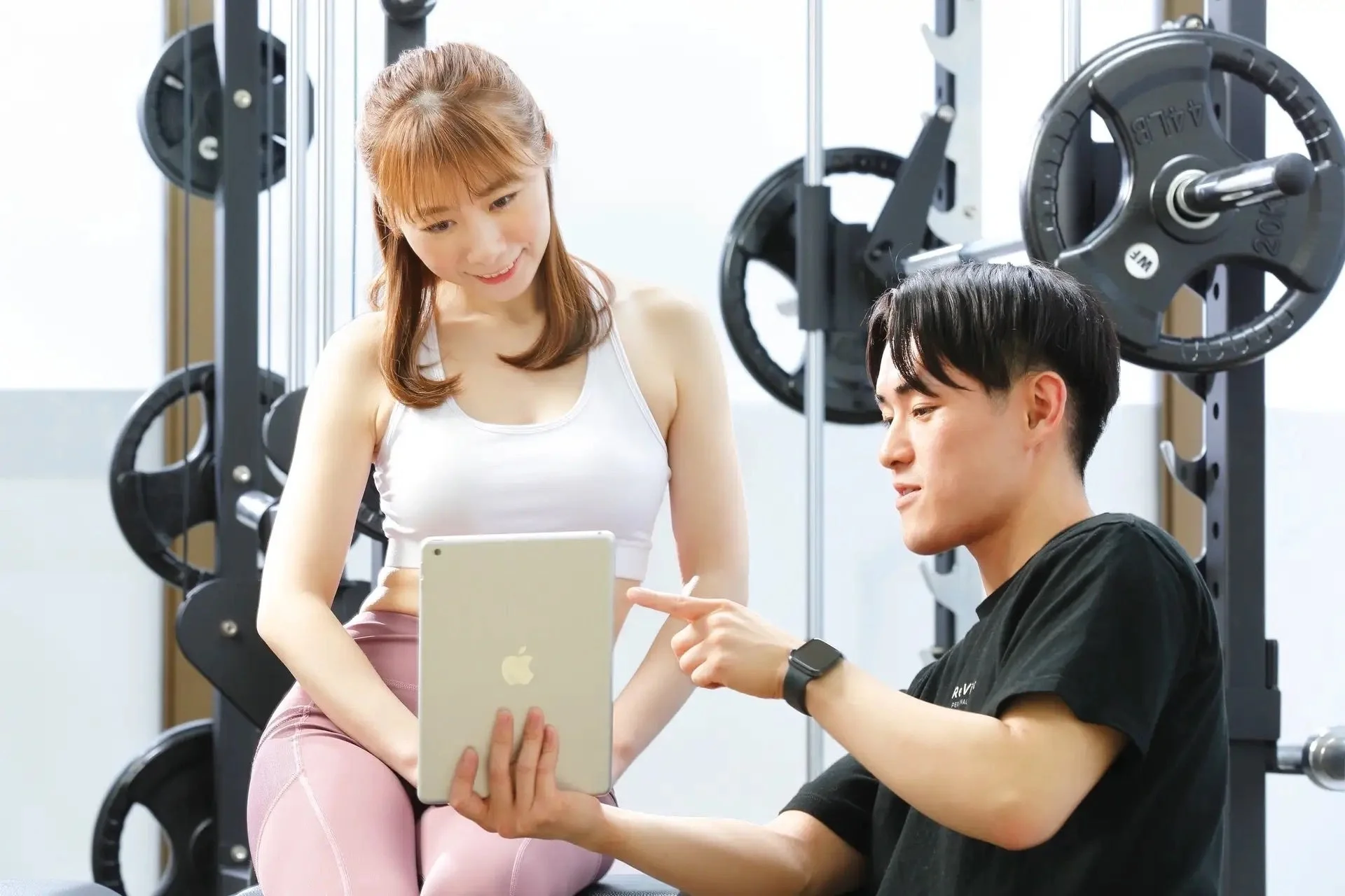 トレーナーとタブレットで相談