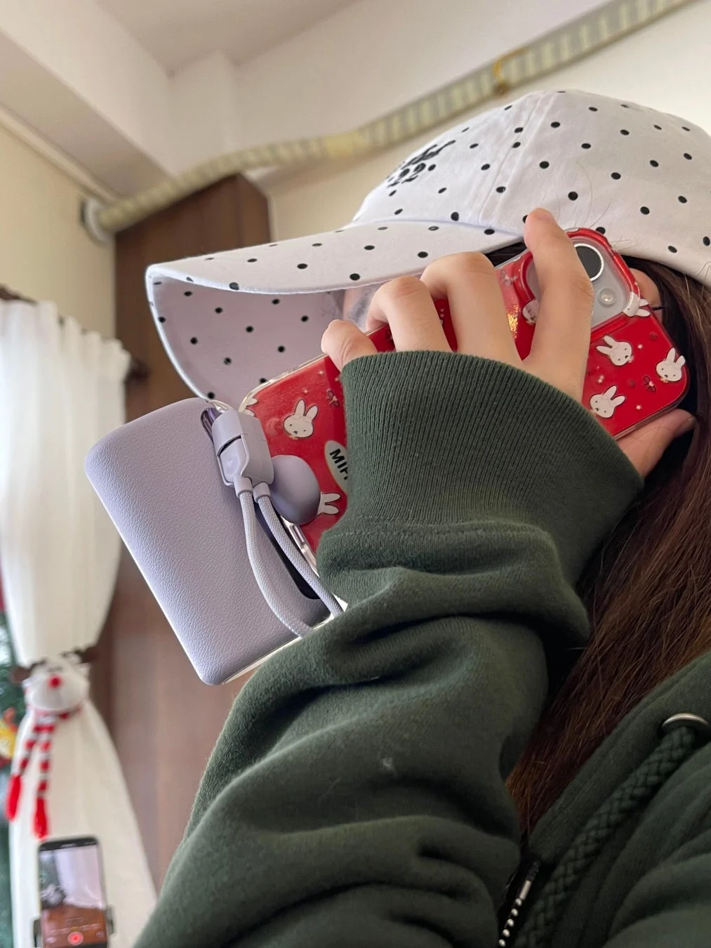 スマートフォンに直接挿して充電するモバイルバッテリー