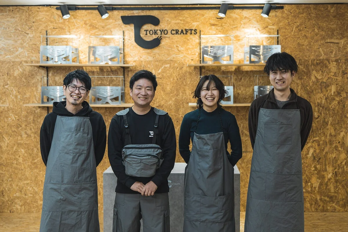 TOKYO CRAFTSのスタッフが笑顔で並ぶ