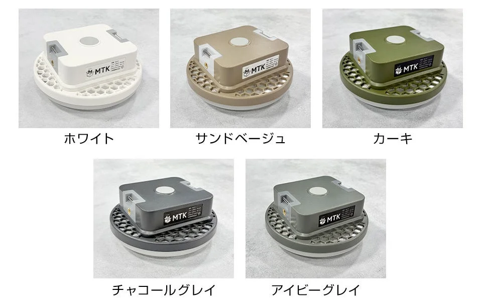 丸い通気口が付いた四角い電子機器が、ホワイト、サンドベージュ、カーキ、チャコールグレイ、アイビーグレイの5色のカラーバリエーションで紹介されています。