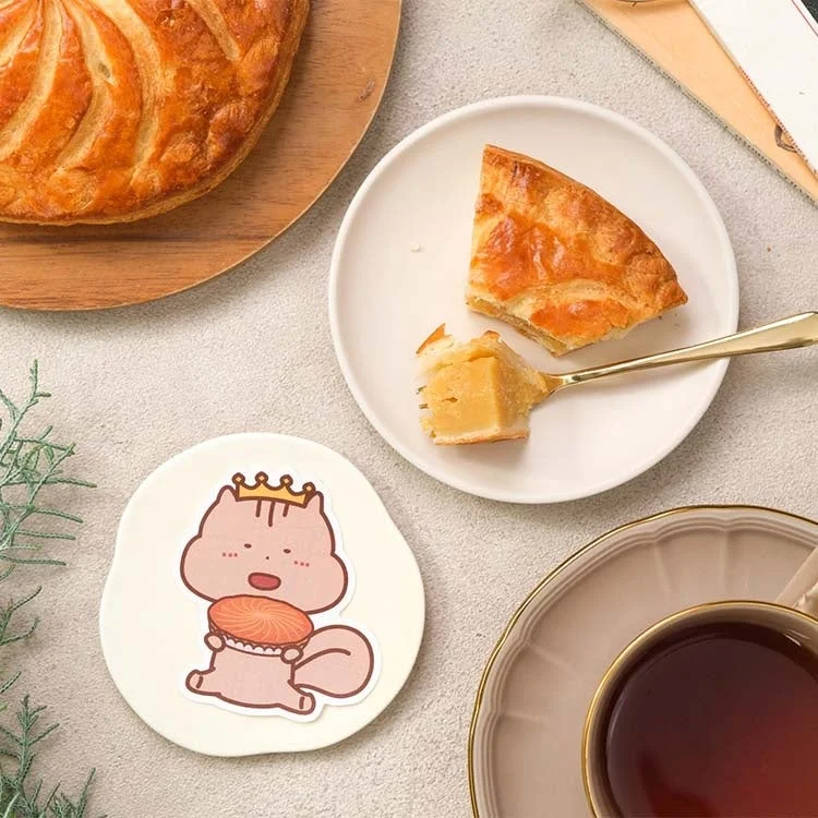 パイとリスのコースター、紅茶