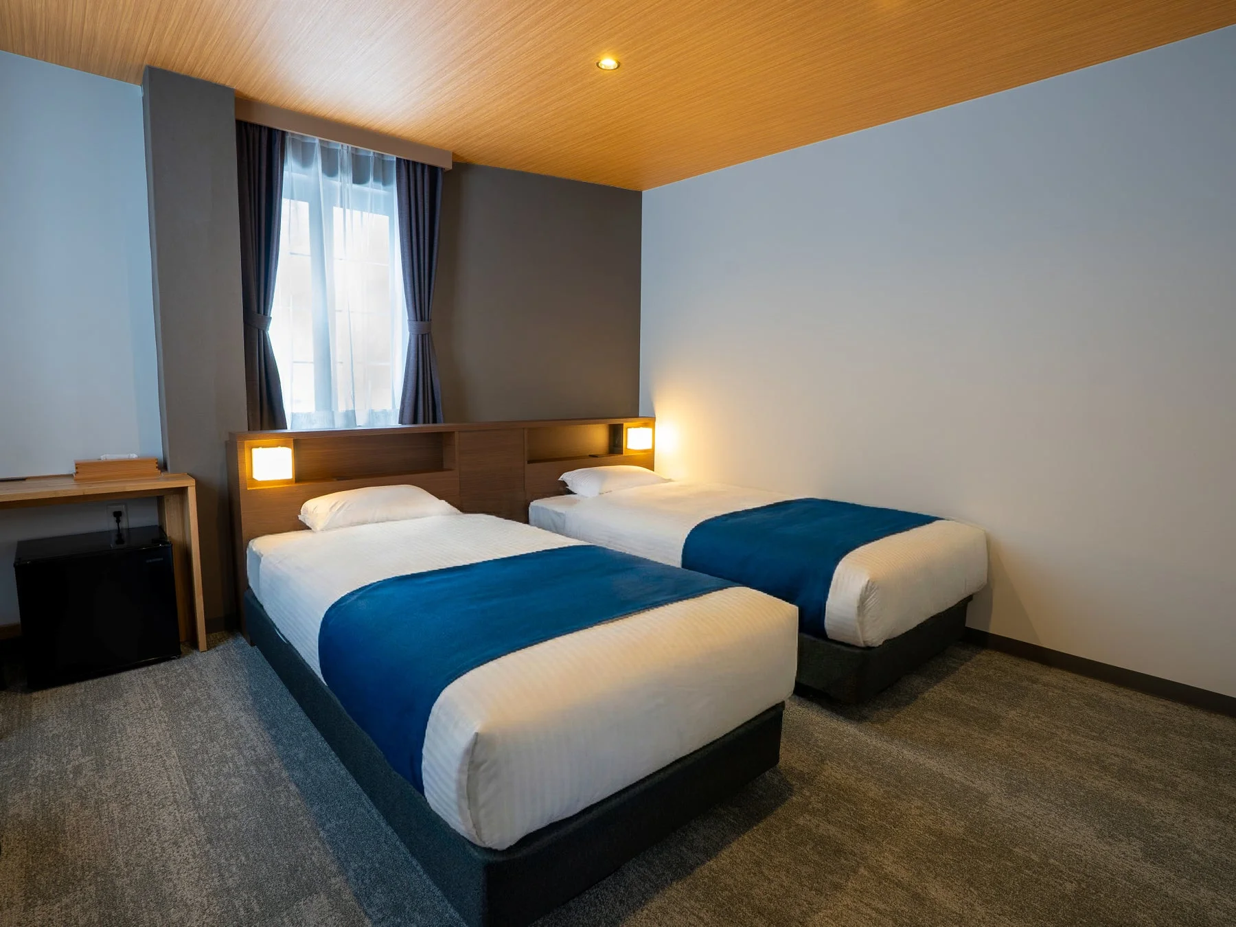 モダンなデザインのホテル客室