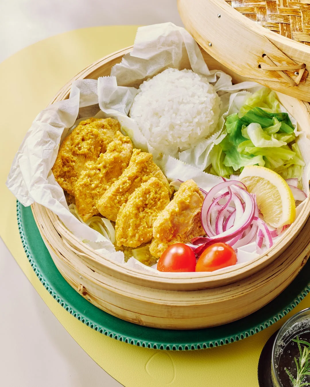 鶏肉とご飯の蒸し料理