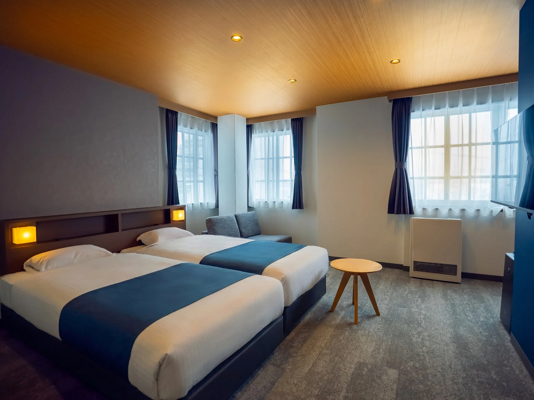 モダンで快適な雰囲気のホテルツインルーム
