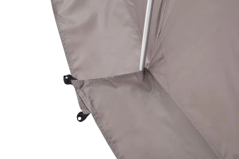 テント生地とポールの接合部