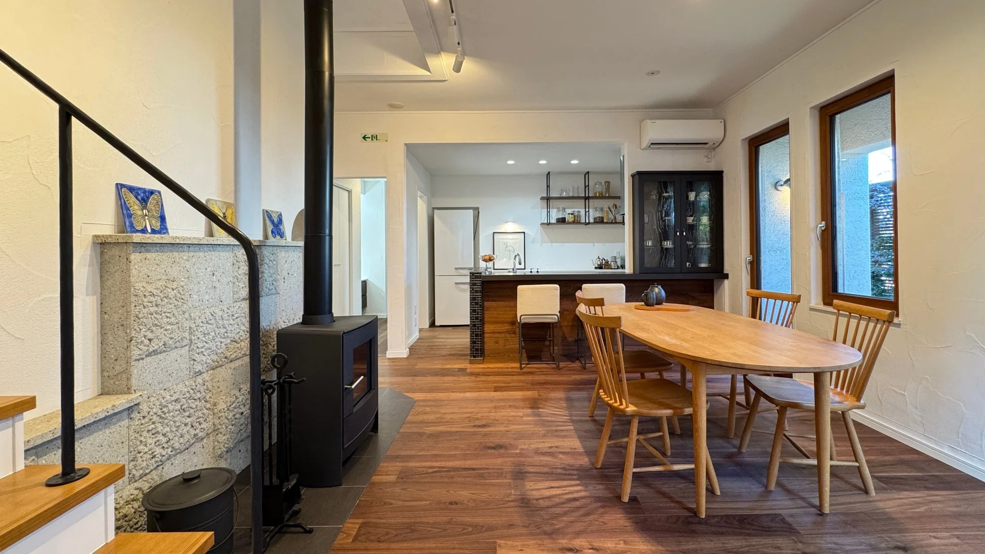 薪ストーブのあるリビングダイニング