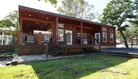 湖畔のリゾート地