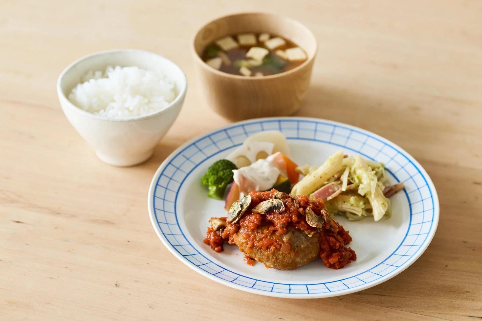 ハンバーグをメインとした定食