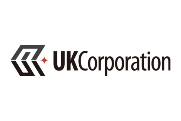 UKCorporationという企業名とそのロゴ