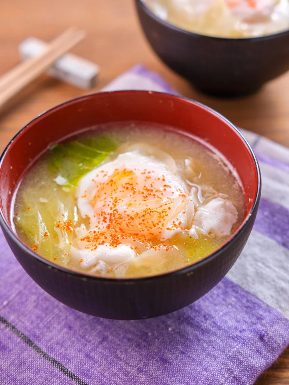 キャベツと煮卵のお味噌汁