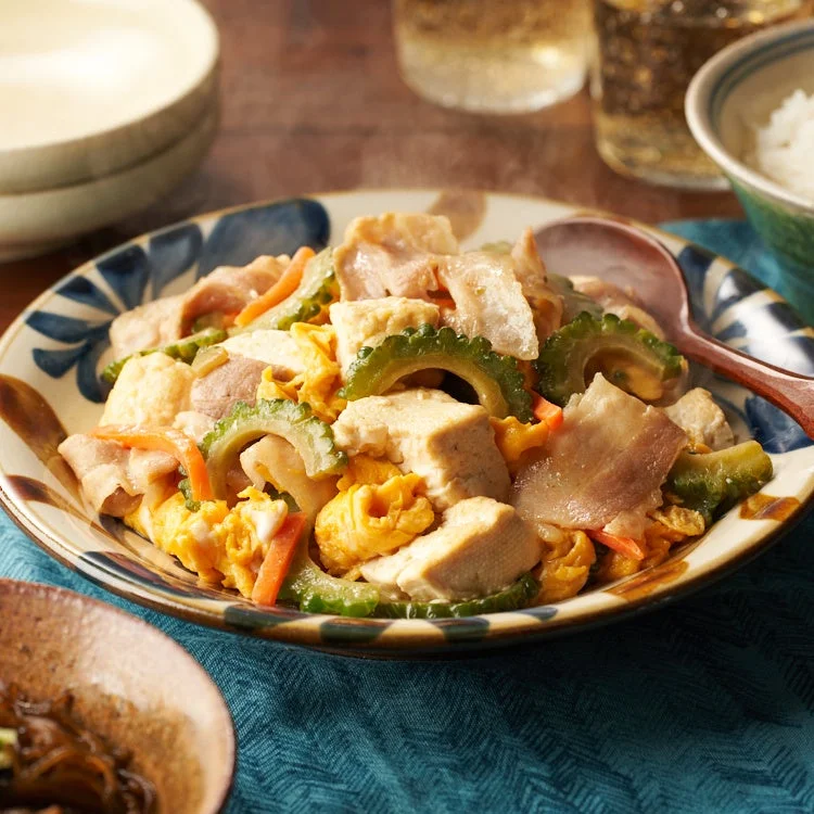 沖縄料理の代表的な一品であるゴーヤチャンプルー