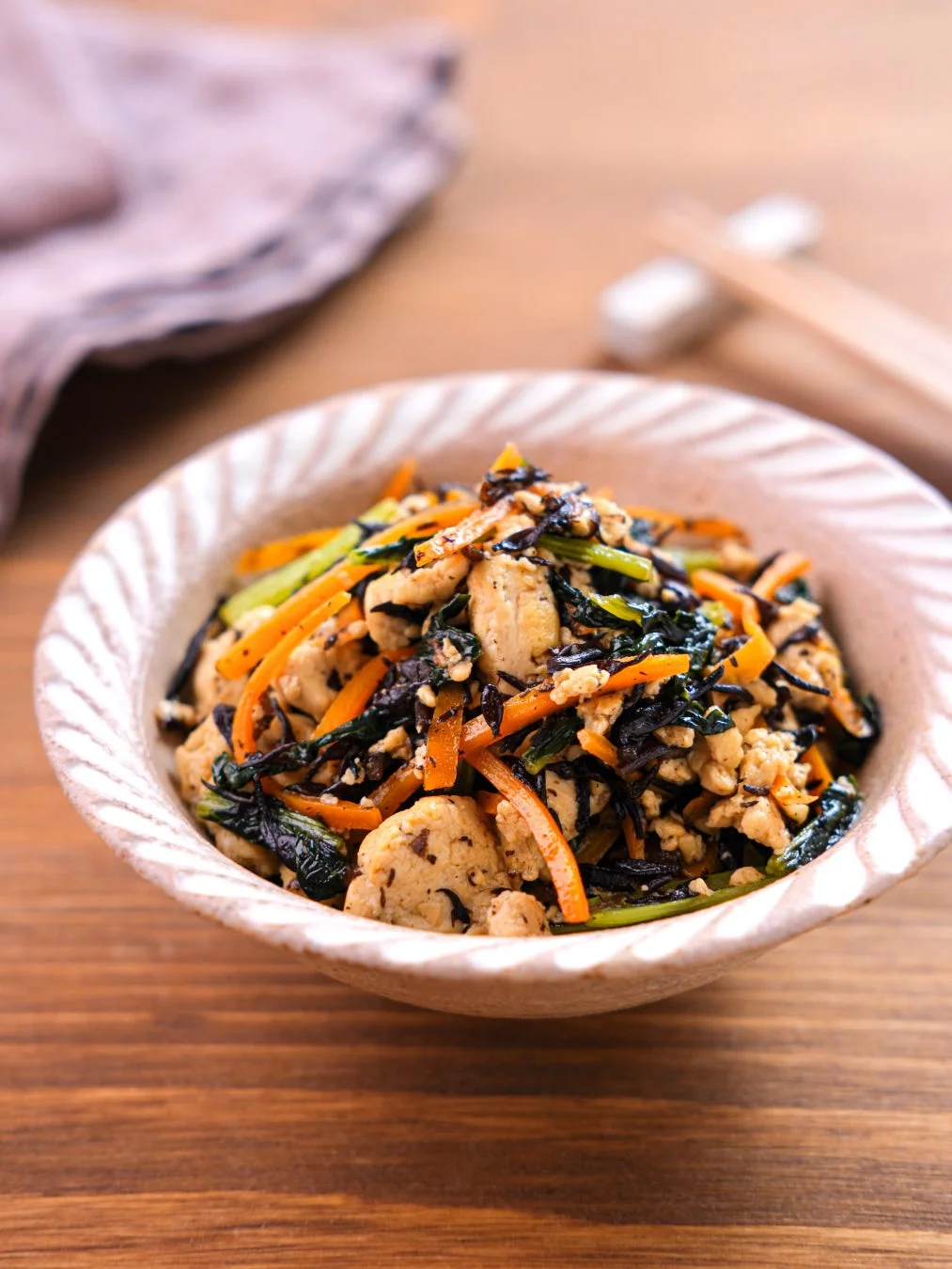 ひじきと人参、豆腐の煮物