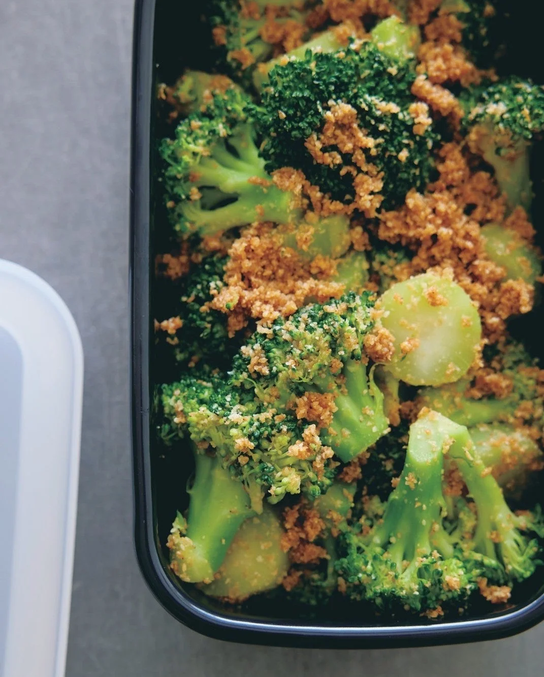 蒸しブロッコリーのチーズごまあえ