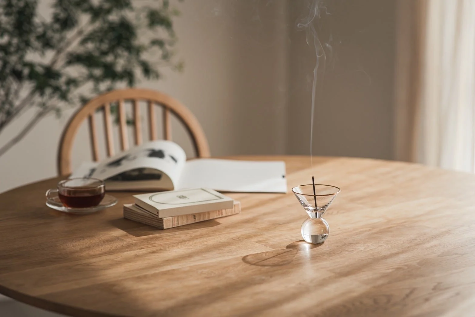 お茶と本とお香でリラックス