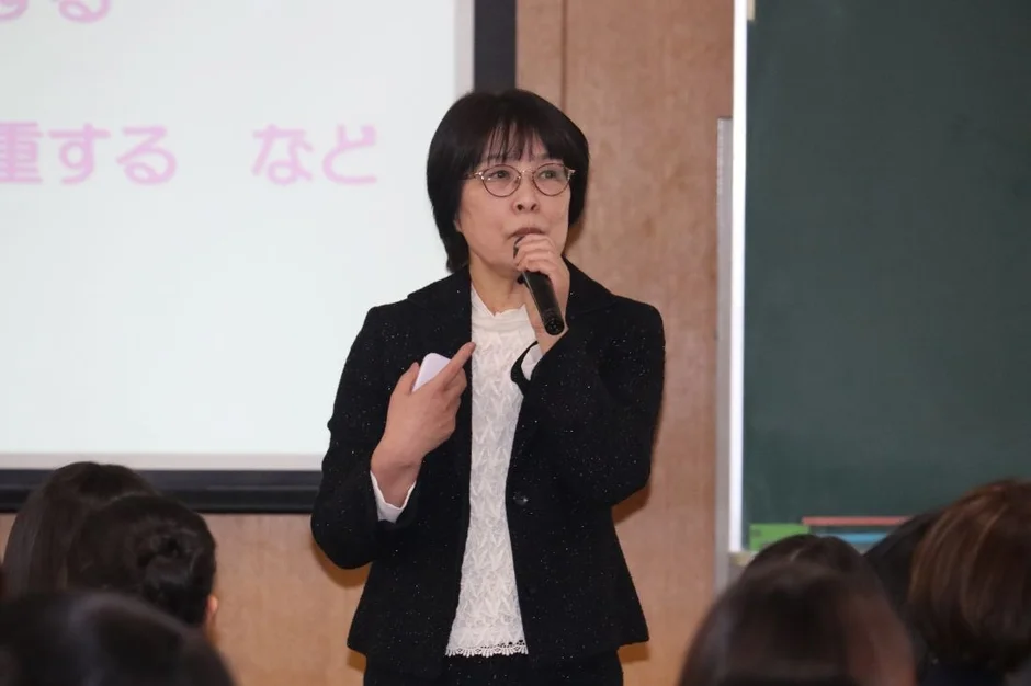 講師が話している様子