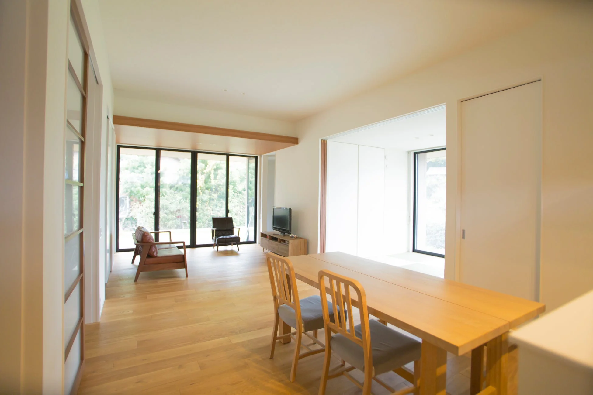 モダンなリビングダイニング