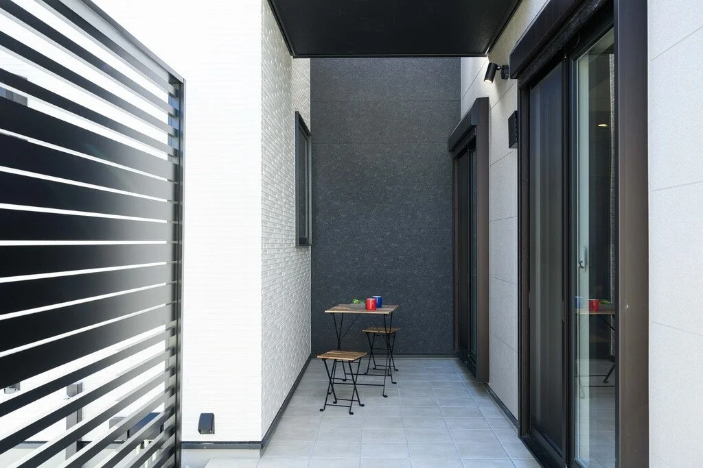 モダンなデザインの屋外空間