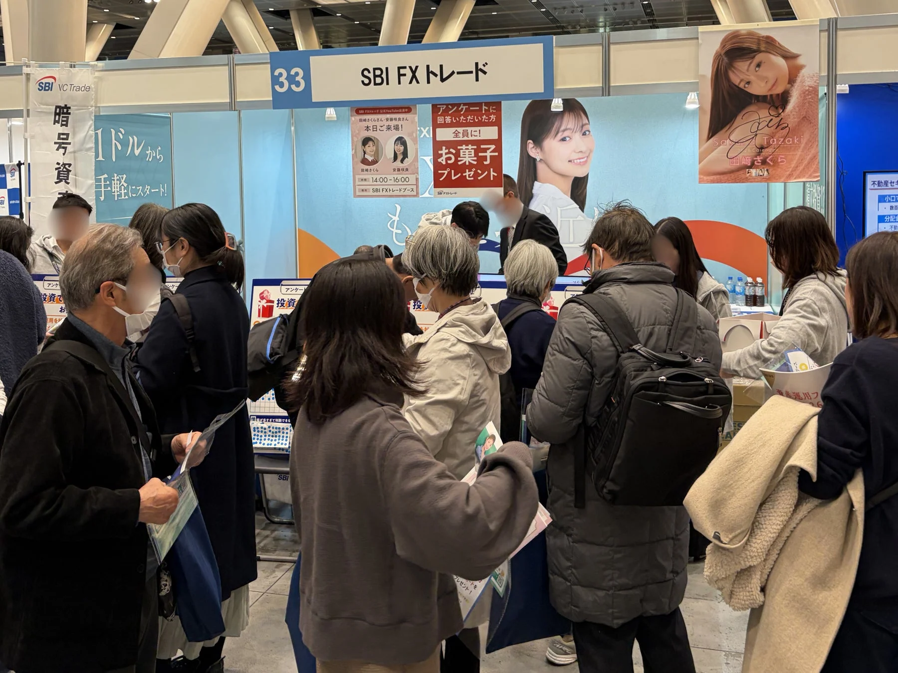 多くの来場者で賑わうブース