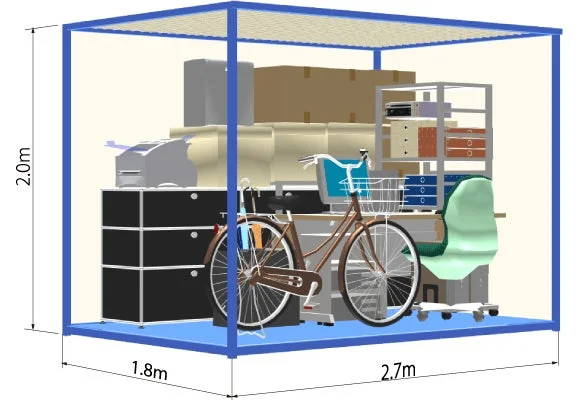 自転車やオフィス家具、段ボールなどが収納されたコンテナ内部