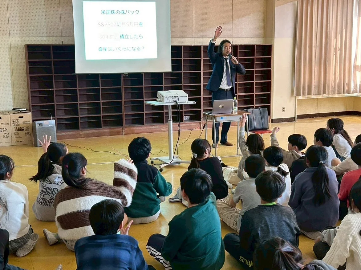 複利の力について説明する山口氏